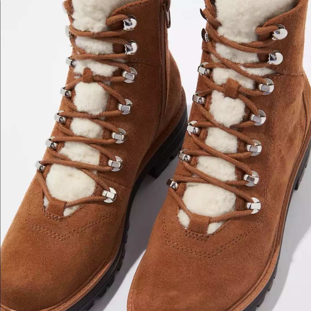 AMERICAN EAGLE *Brand New Sherpa Boot*